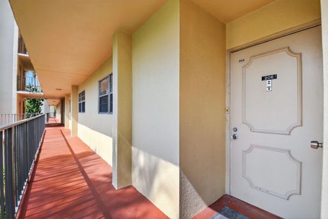 Tiny photo for 3810 Via Poinciana #206, Lake Worth, FL 33467 (MLS # B26001162)