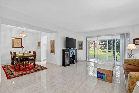 Tiny photo for 3810 Via Poinciana #206, Lake Worth, FL 33467 (MLS # B26001162)
