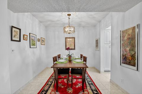 Tiny photo for 3810 Via Poinciana #206, Lake Worth, FL 33467 (MLS # B26001162)