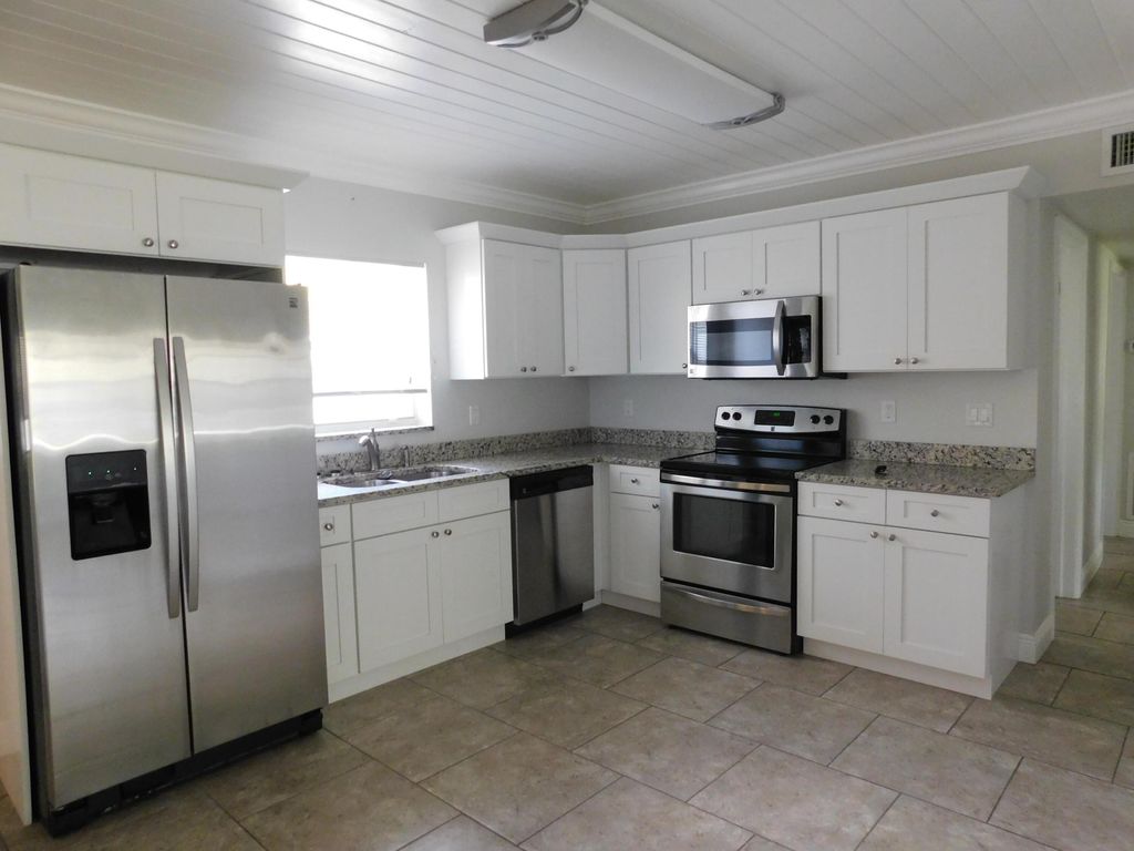 Photo of 5007 Star Avenue, Fort Pierce, FL 34982 (MLS # R11021314)