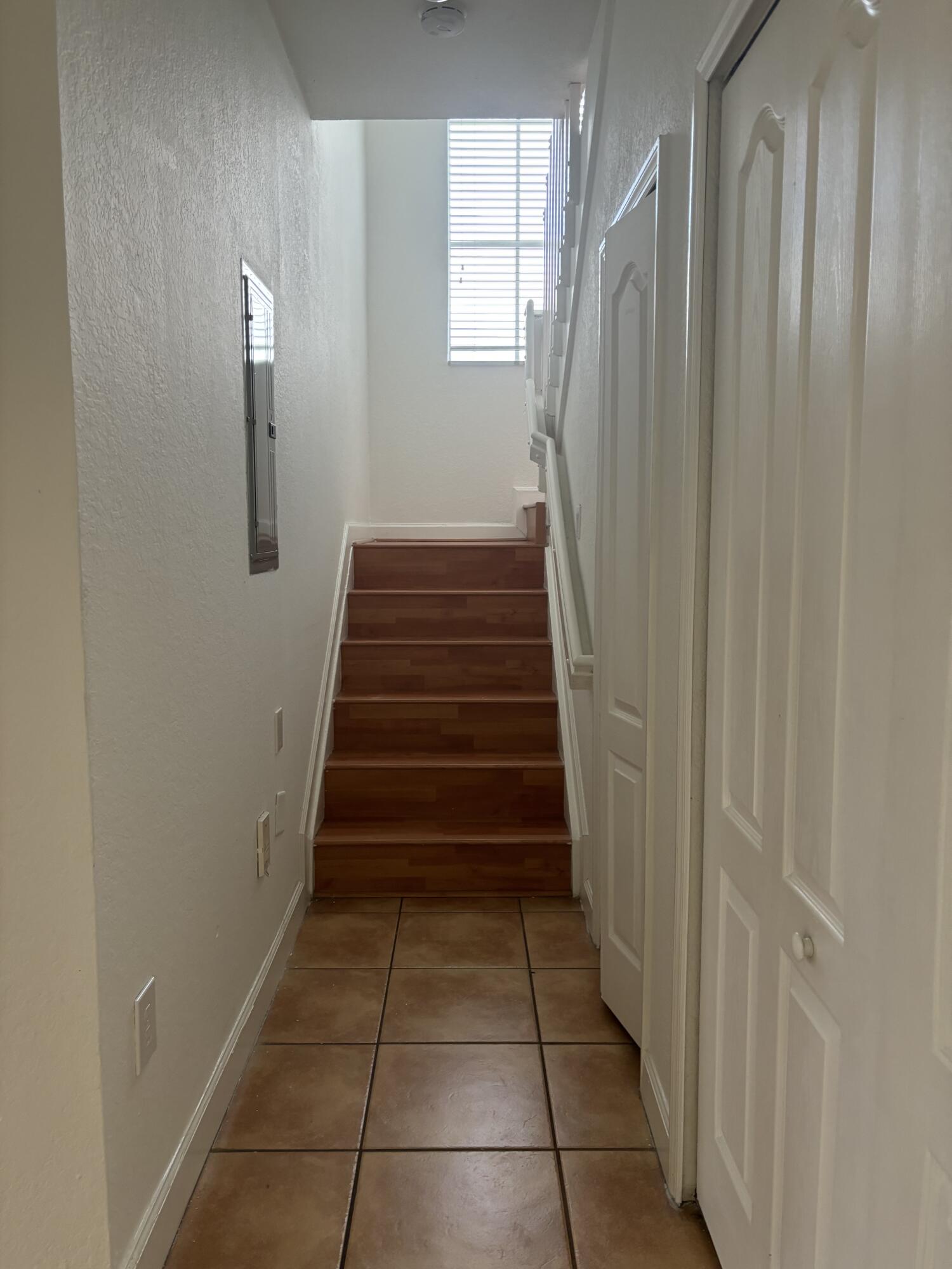 COURTYARDS THREE CONDO - Residential