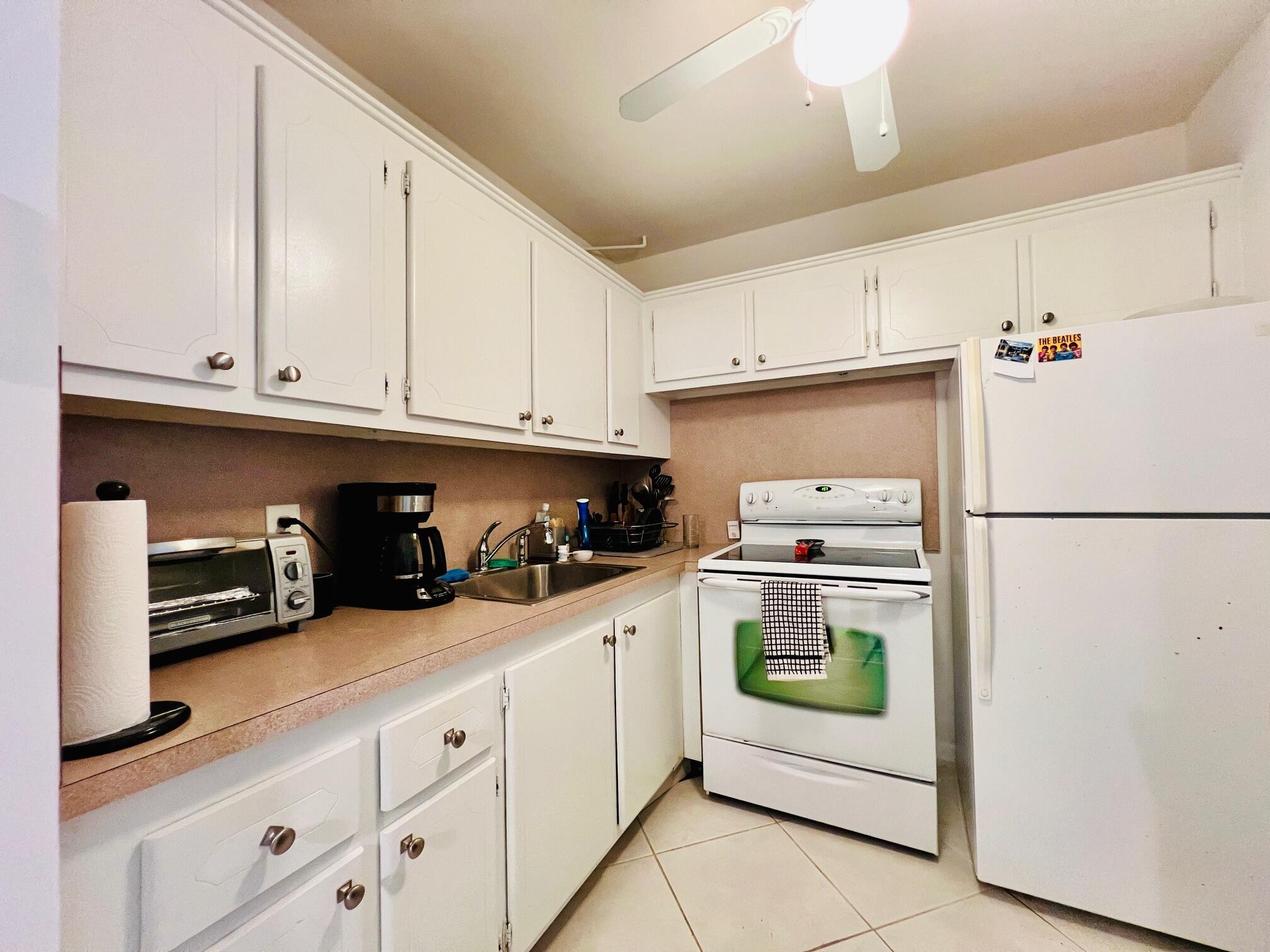 123 Southampton B, West Palm Beach, FL, 33417/$82,500 2 123 Southampton B