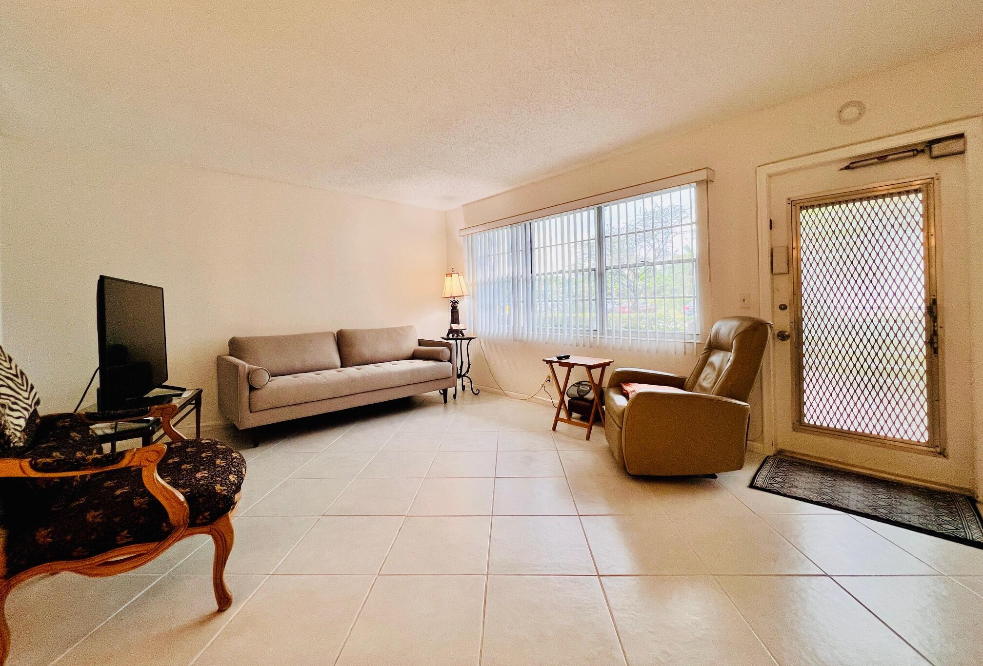123 Southampton B, West Palm Beach, FL, 33417/$82,500 3 123 Southampton B