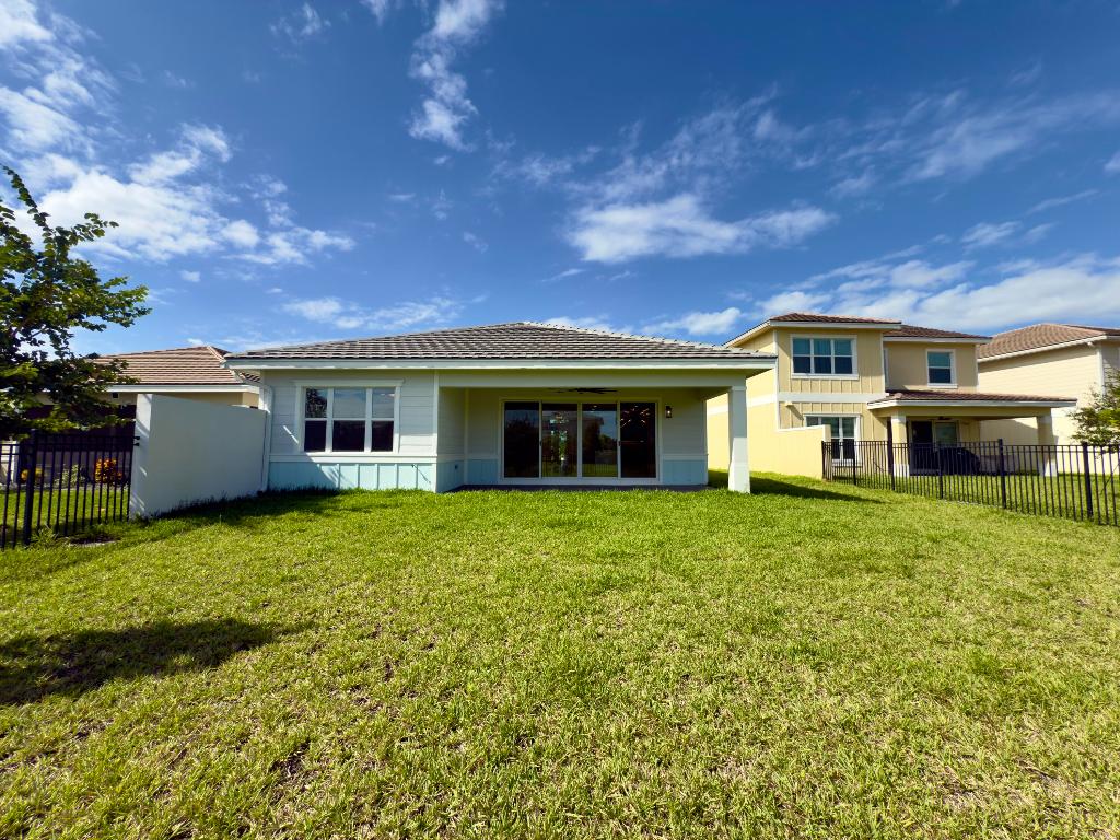 ARDEN PUD POD G SOUTH - Residential Lease