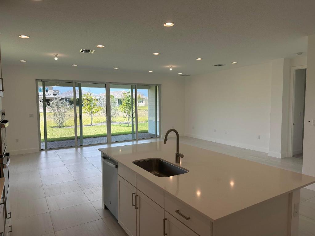 ARDEN PUD POD G SOUTH - Residential Lease