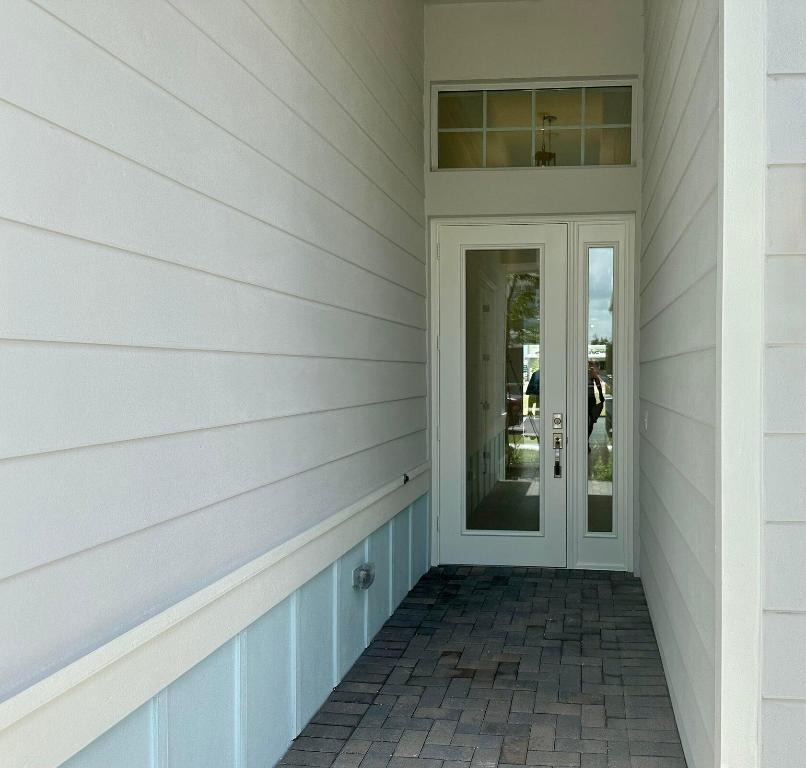 ARDEN PUD POD G SOUTH - Residential Lease