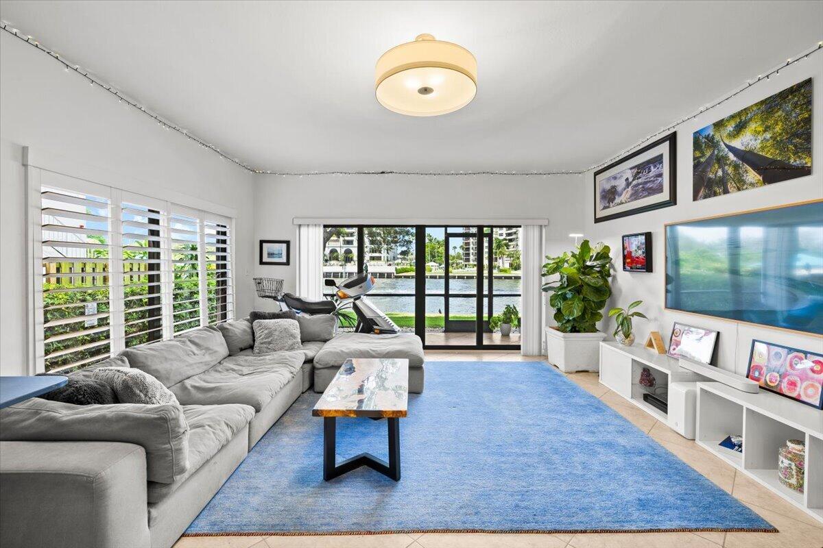 1301 N RIVERSIDE Drive 1