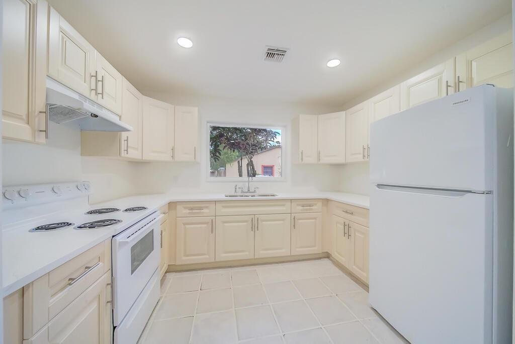 MIL LAKE ESTATES 3 - Residential