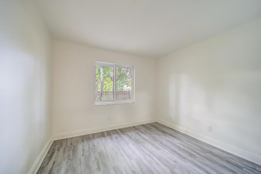 MIL LAKE ESTATES 3 - Residential