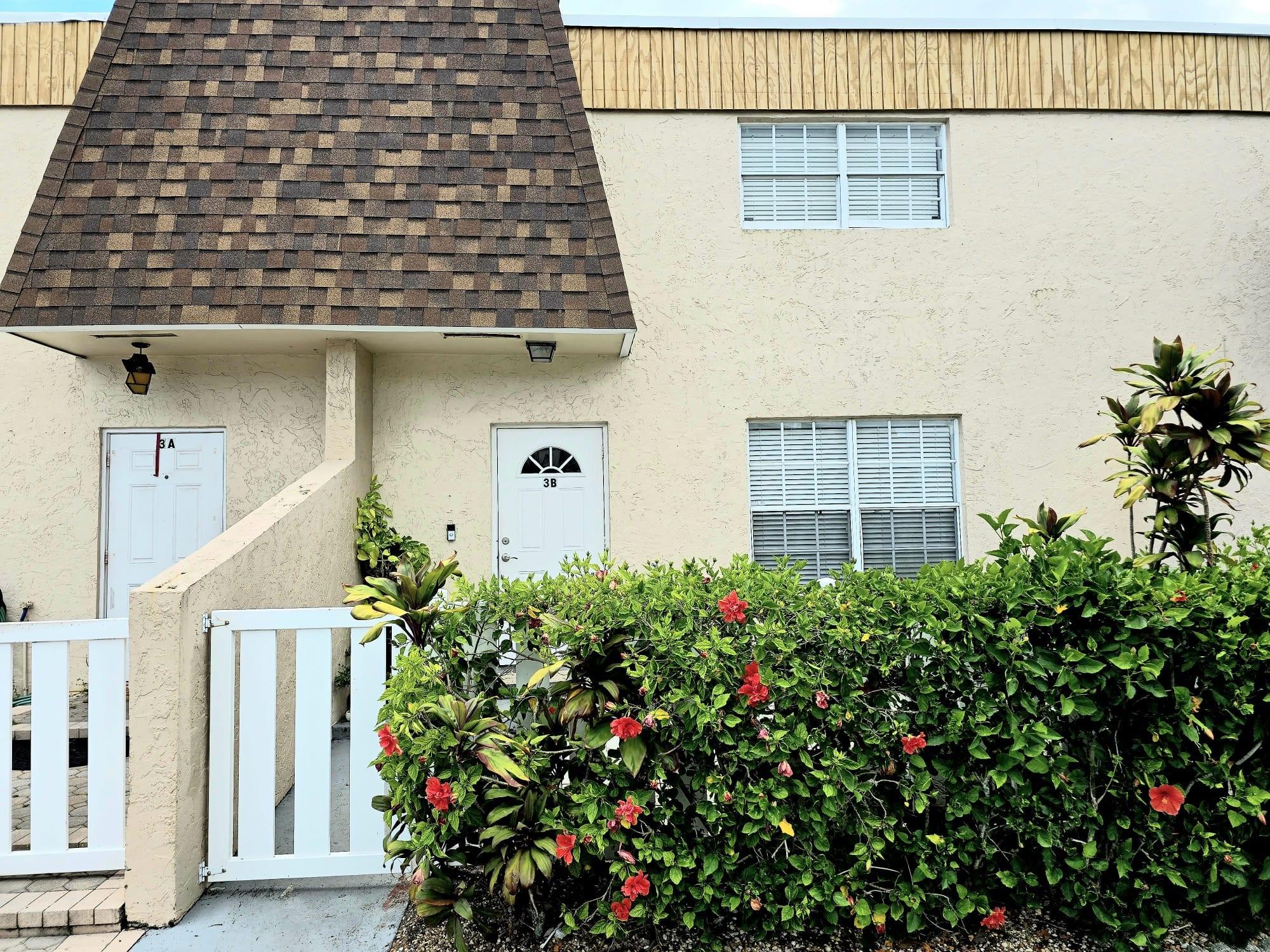 This spacious updated 3-bedroom, 2.5-bath townhome with a Den/Office room in the desirable Townhomes of Oriole community. An open kitchen flows seamlessly into the bright dining and family areas, creating an ideal space for everyday living and entertaining.
Enjoy privacy with well-appointed bedrooms, along with stylishly upgraded bathrooms and a modern kitchen featuring stainless steel appliances and designer finishes. The home also offers both front and back fenced yards, perfect for relaxing or outdoor gatherings with 2 assigned parking spaces and plenty guess parking. 
Residents enjoy exceptional community amenities, including two sparkling pools, a clubhouse, playground, and basketball court—all within a well-maintained neighborhood close to shopping, dining, and major roadways.