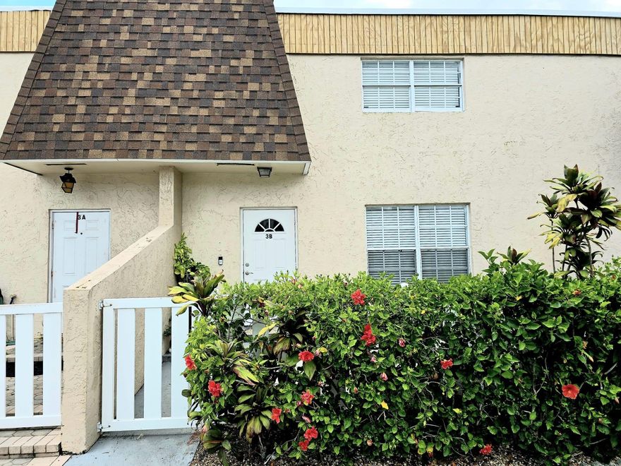 This spacious updated 3-bedroom, 2.5-bath townhome with a Den/Office room in the desirable Townhomes of Oriole community. An open kitchen flows seamlessly into the bright dining and family areas, creating an ideal space for everyday living and entertaining.
Enjoy privacy with well-appointed bedrooms, along with stylishly upgraded bathrooms and a modern kitchen featuring stainless steel appliances and designer finishes. The home also offers both front and back fenced yards, perfect for relaxing or outdoor gatherings with 2 assigned parking spaces and plenty guess parking. 
Residents enjoy exceptional community amenities, including two sparkling pools, a clubhouse, playground, and basketball court—all within a well-maintained neighborhood close to shopping, dining, and major roadways.