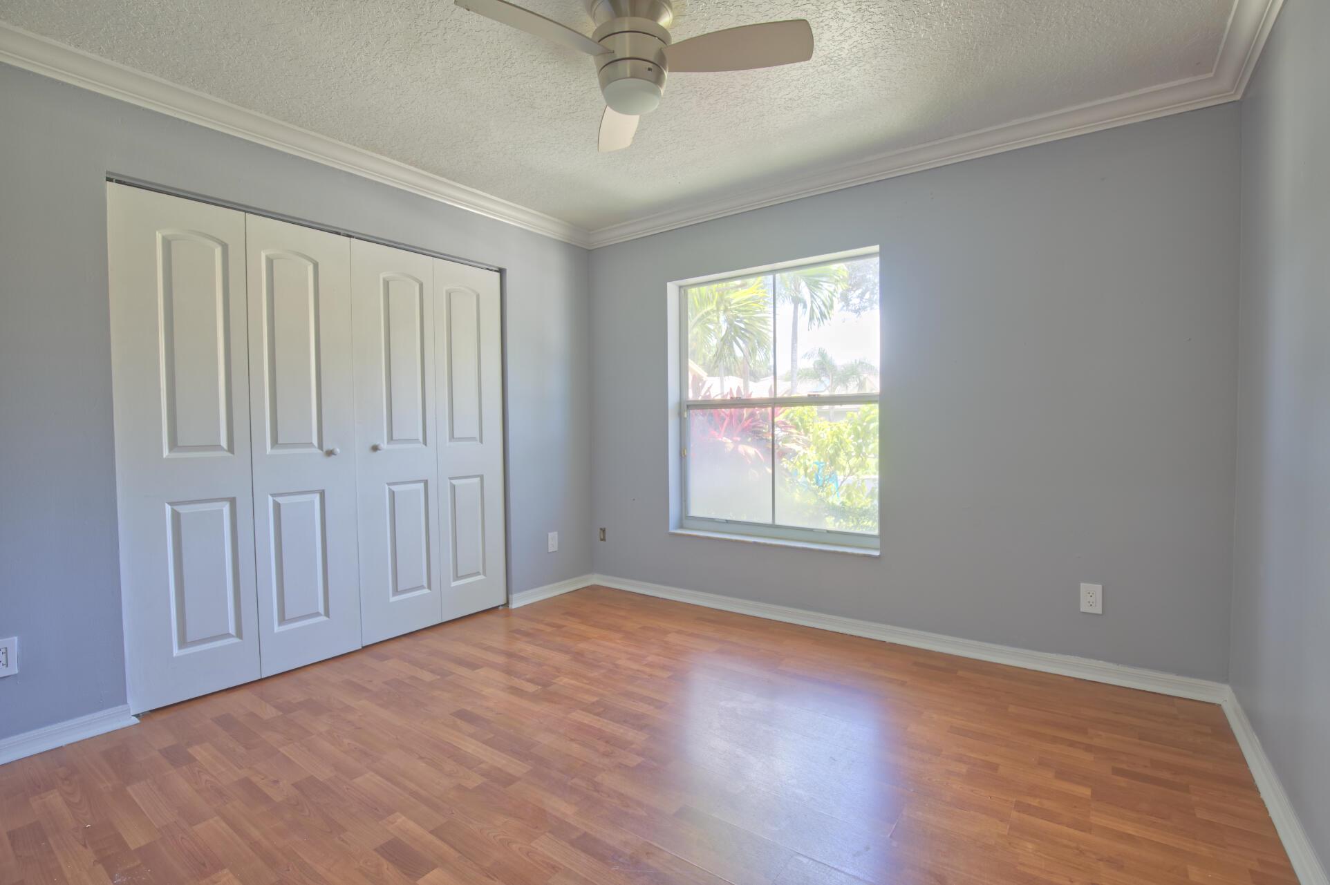 Lawrence Oaks - Residential