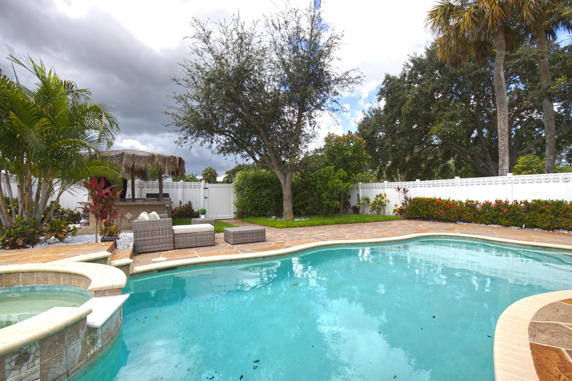 Lawrence Oaks - Residential