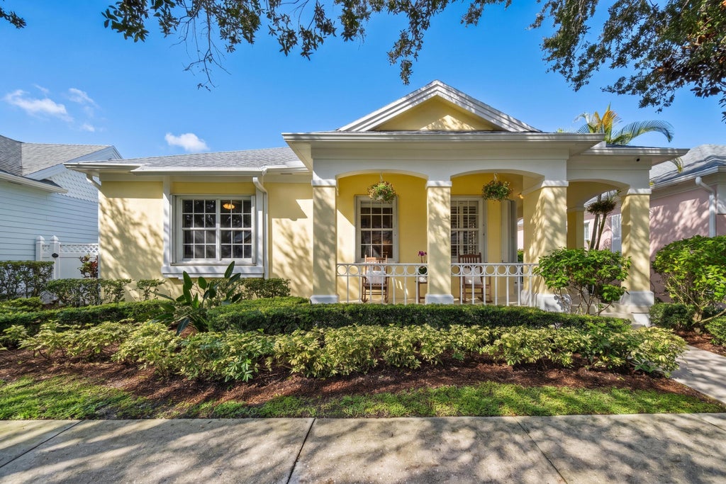 Photo of 254 MARLBERRY Circle, Jupiter, FL 33458 (MLS # B26080244)