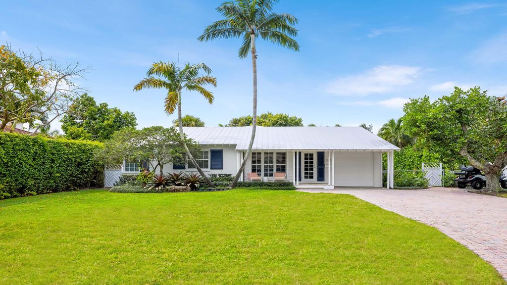 Photo of 122 NE 9th Street, Delray Beach, FL 33444 (MLS # R11026414)