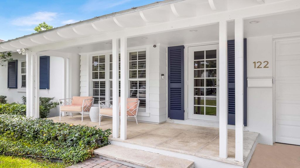 Photo of 122 NE 9th Street, Delray Beach, FL 33444 (MLS # R11026414)