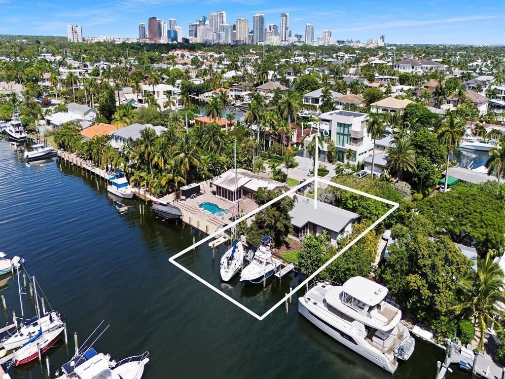 Photo of 1718 SE 14th Street, Fort Lauderdale, FL 33316 (MLS # B26021132)