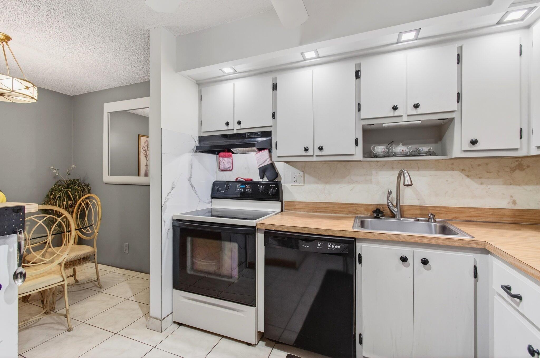 LAKES OF DELRAY - Residential Lease