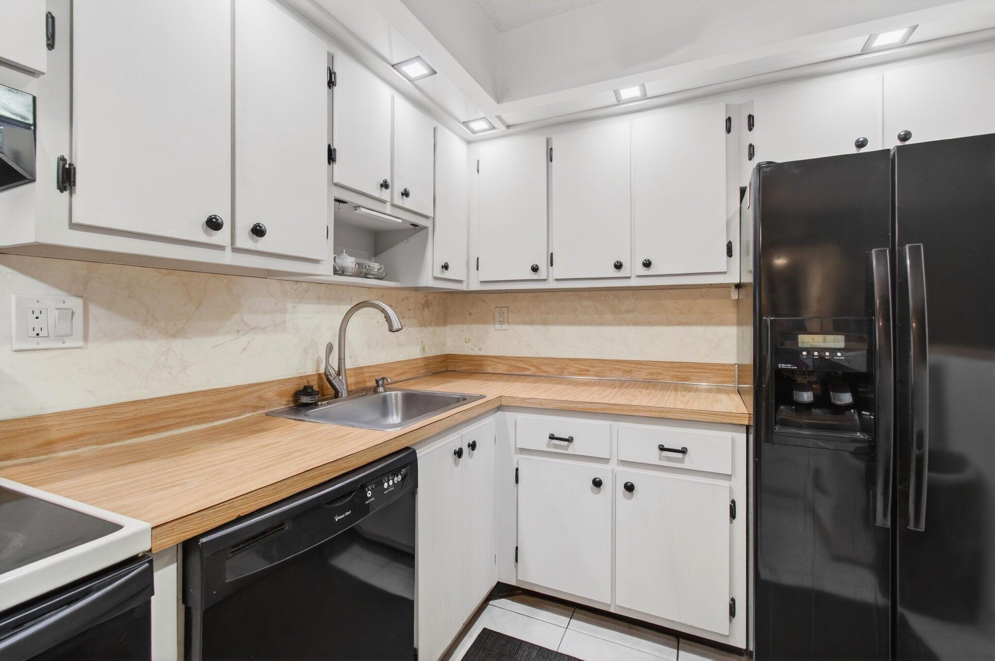 LAKES OF DELRAY - Residential Lease