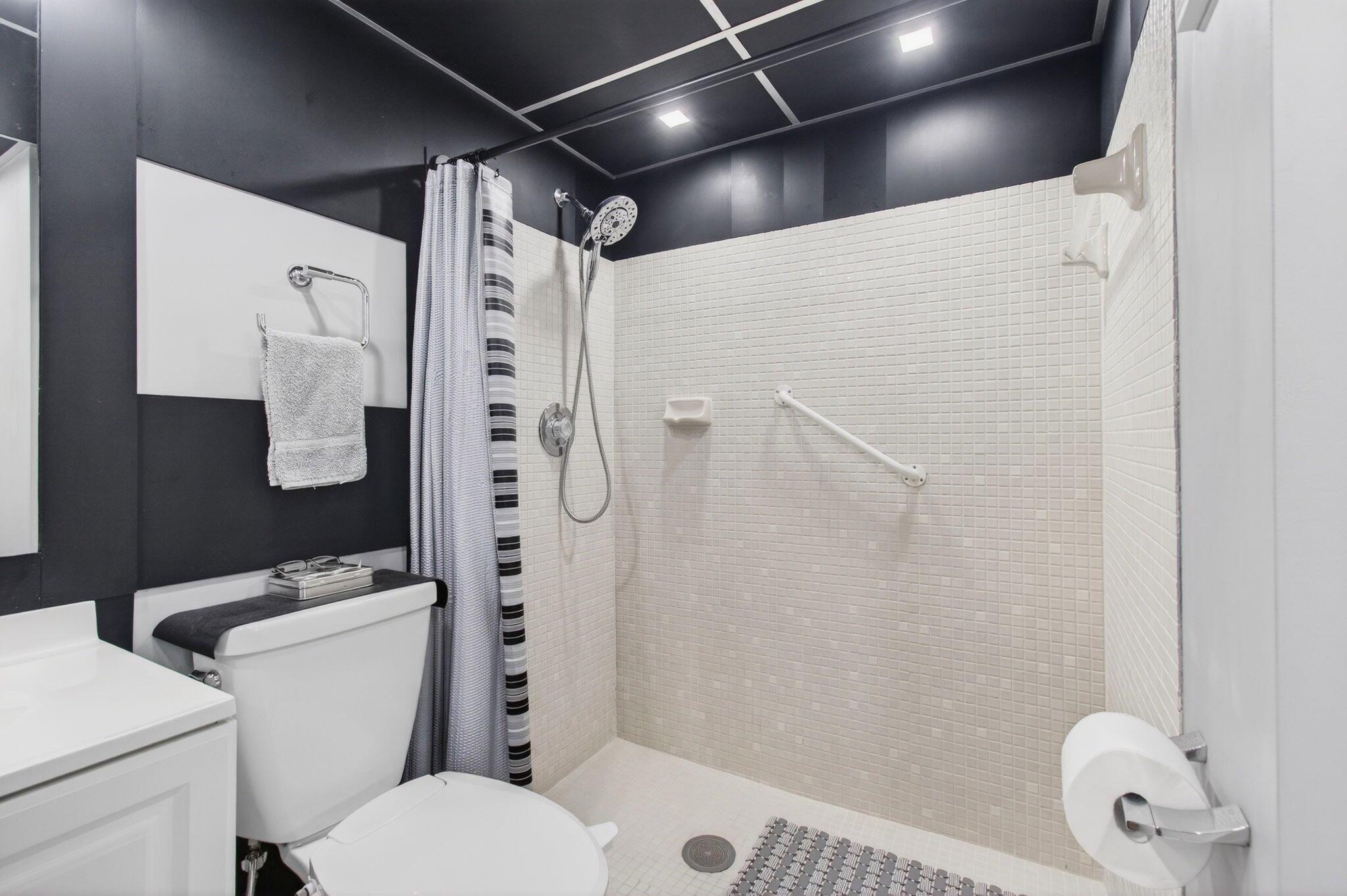 LAKES OF DELRAY - Residential Lease