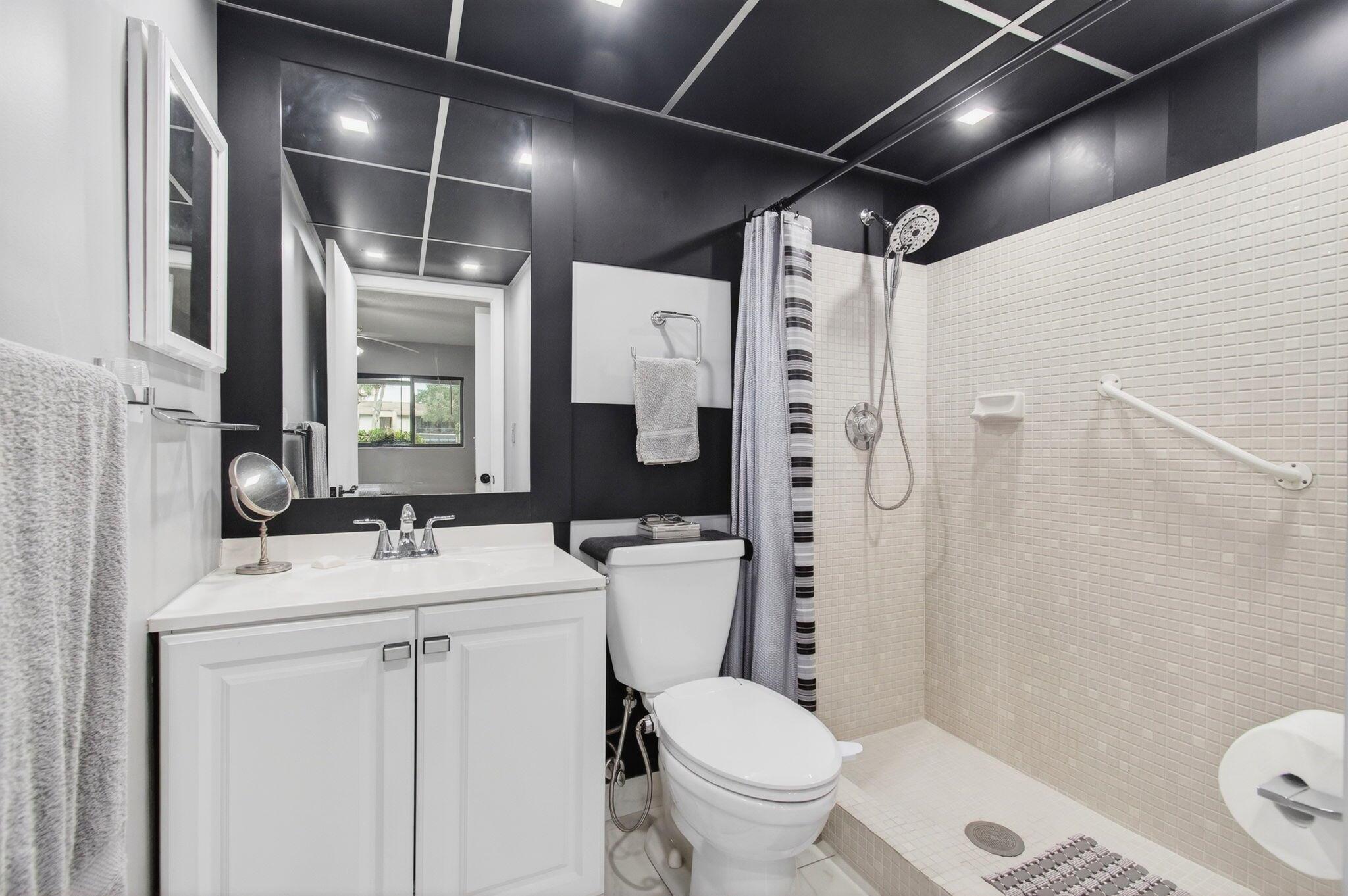 LAKES OF DELRAY - Residential Lease