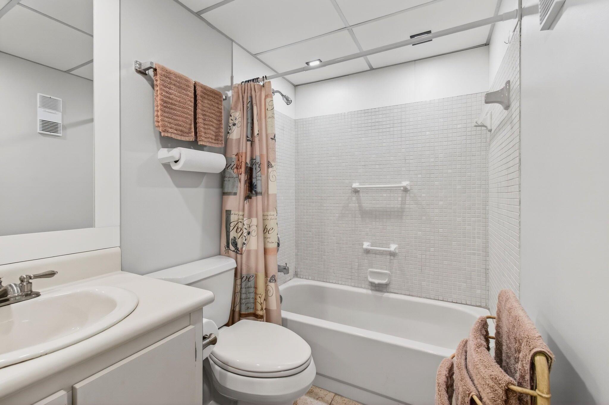 LAKES OF DELRAY - Residential Lease