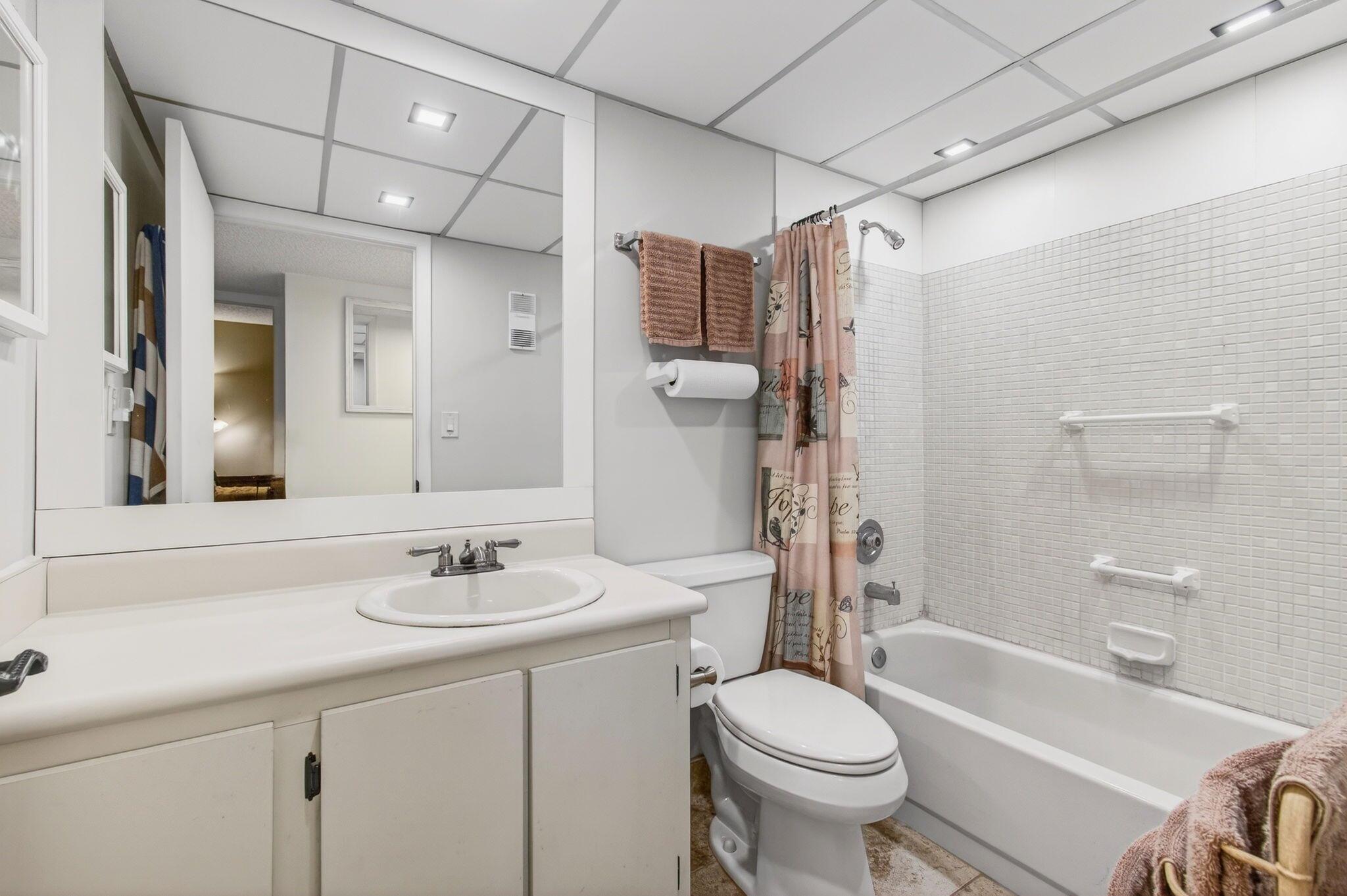 LAKES OF DELRAY - Residential Lease