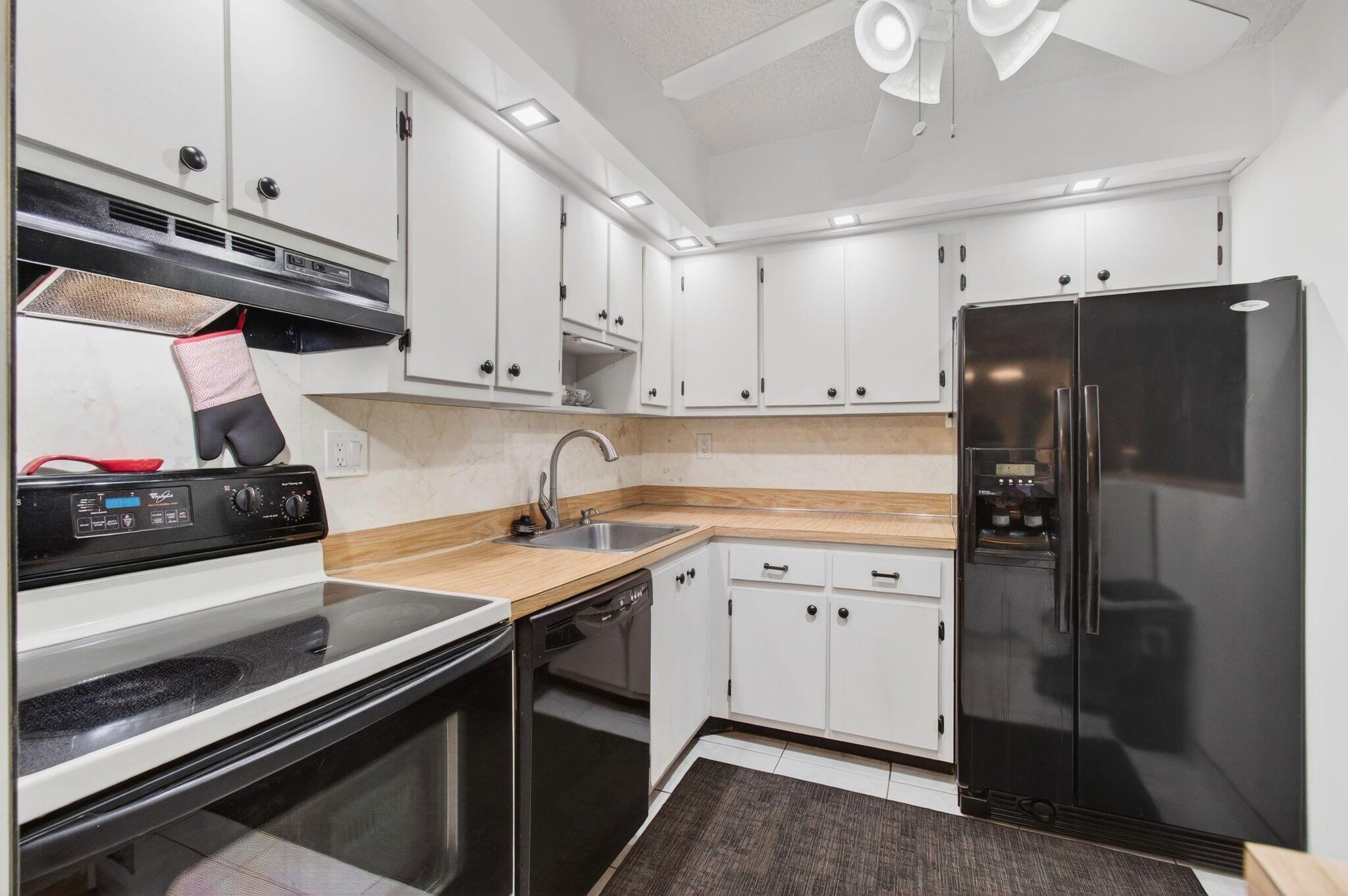 LAKES OF DELRAY - Residential Lease