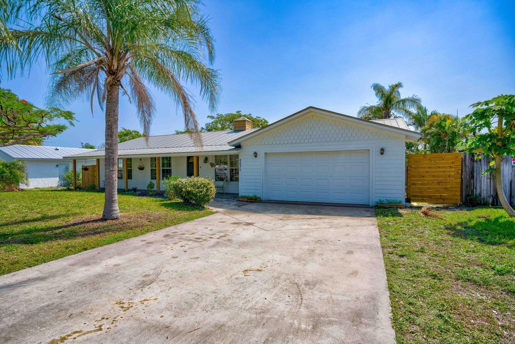 Photo of 8871 SE Eagle Avenue, Hobe Sound, FL 33455 (MLS # R10989132)