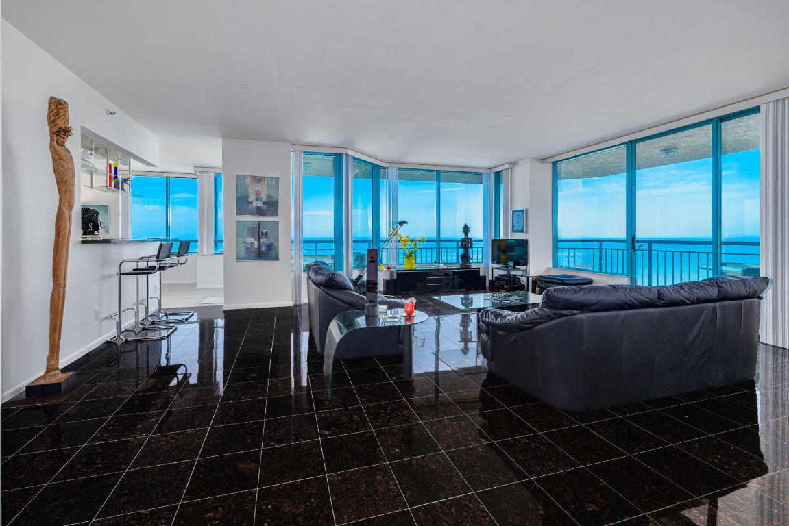 ULTIMAR TWO CONDO - Residential