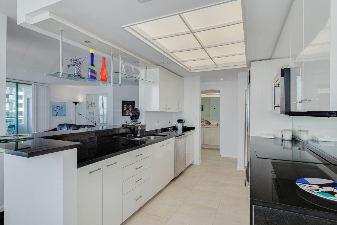 ULTIMAR TWO CONDO - Residential