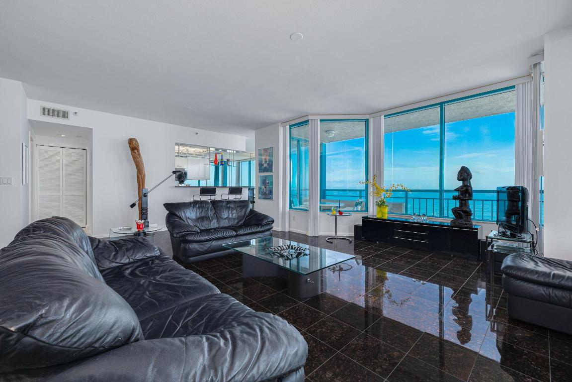 ULTIMAR TWO CONDO - Residential