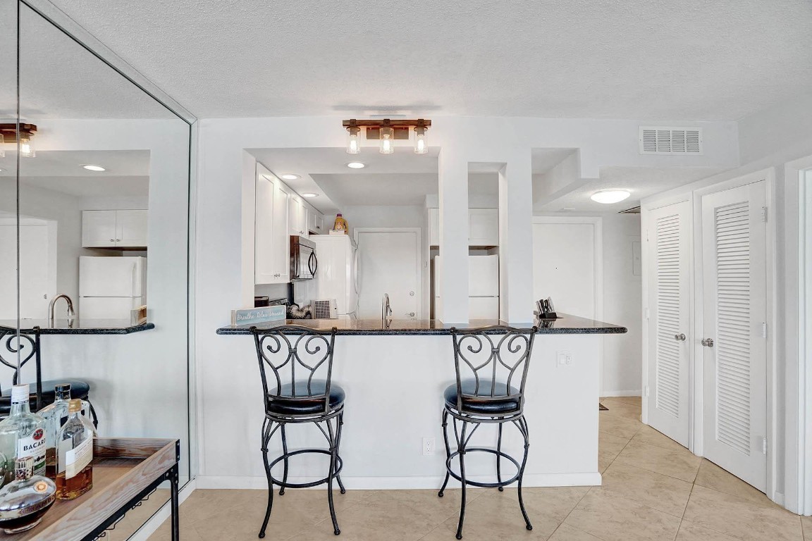 STARLIGHT TOWERS CONDO - Residential Lease