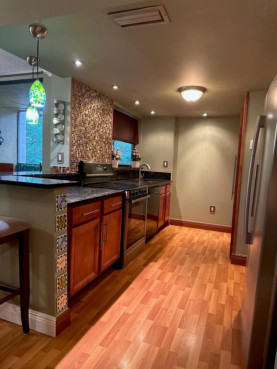 POLYNESIAN GARDENS CONDOMINIUM - Residential Lease