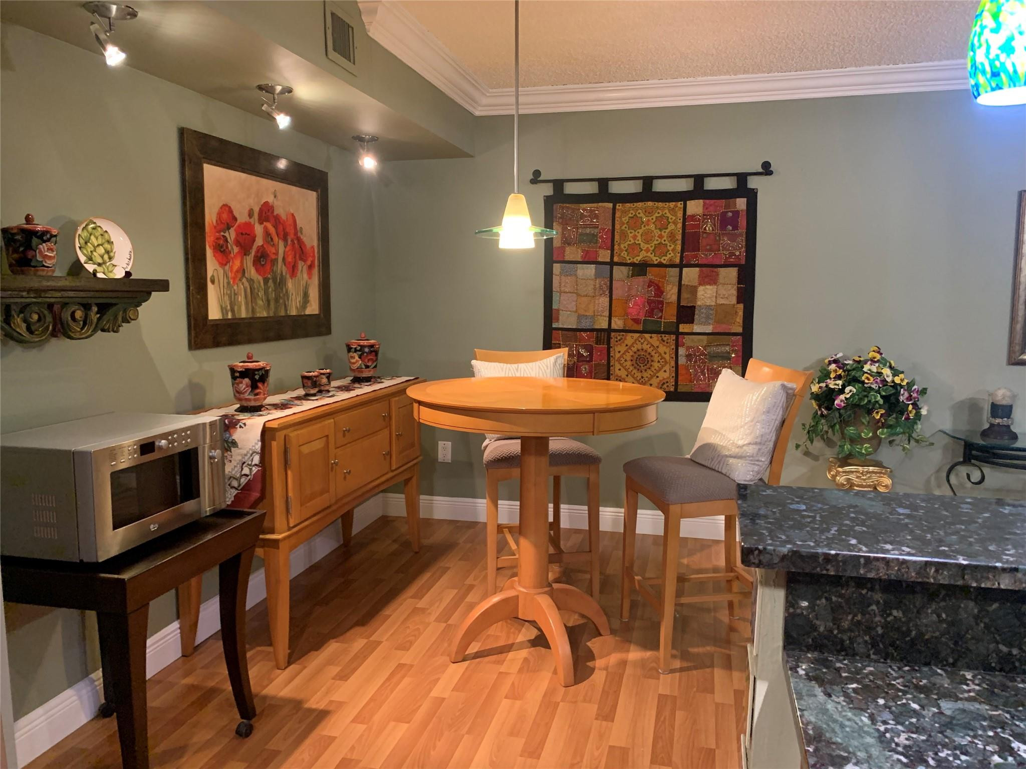 POLYNESIAN GARDENS CONDOMINIUM - Residential Lease