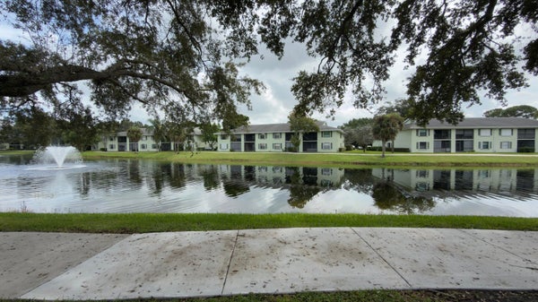 901 SABAL RIDGE CIR APT C, PALM BEACH GARDENS, FL 33418 - Image 64483dd8de1ef2bf882e218f25b5e3d8/1969904308