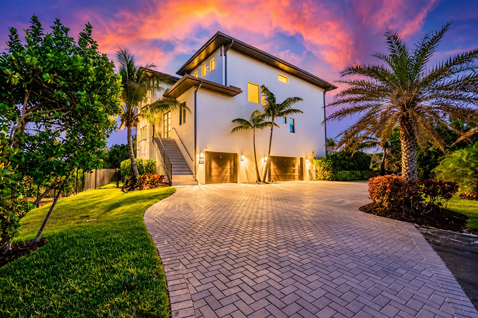 7683 Pelican Pointe Drive