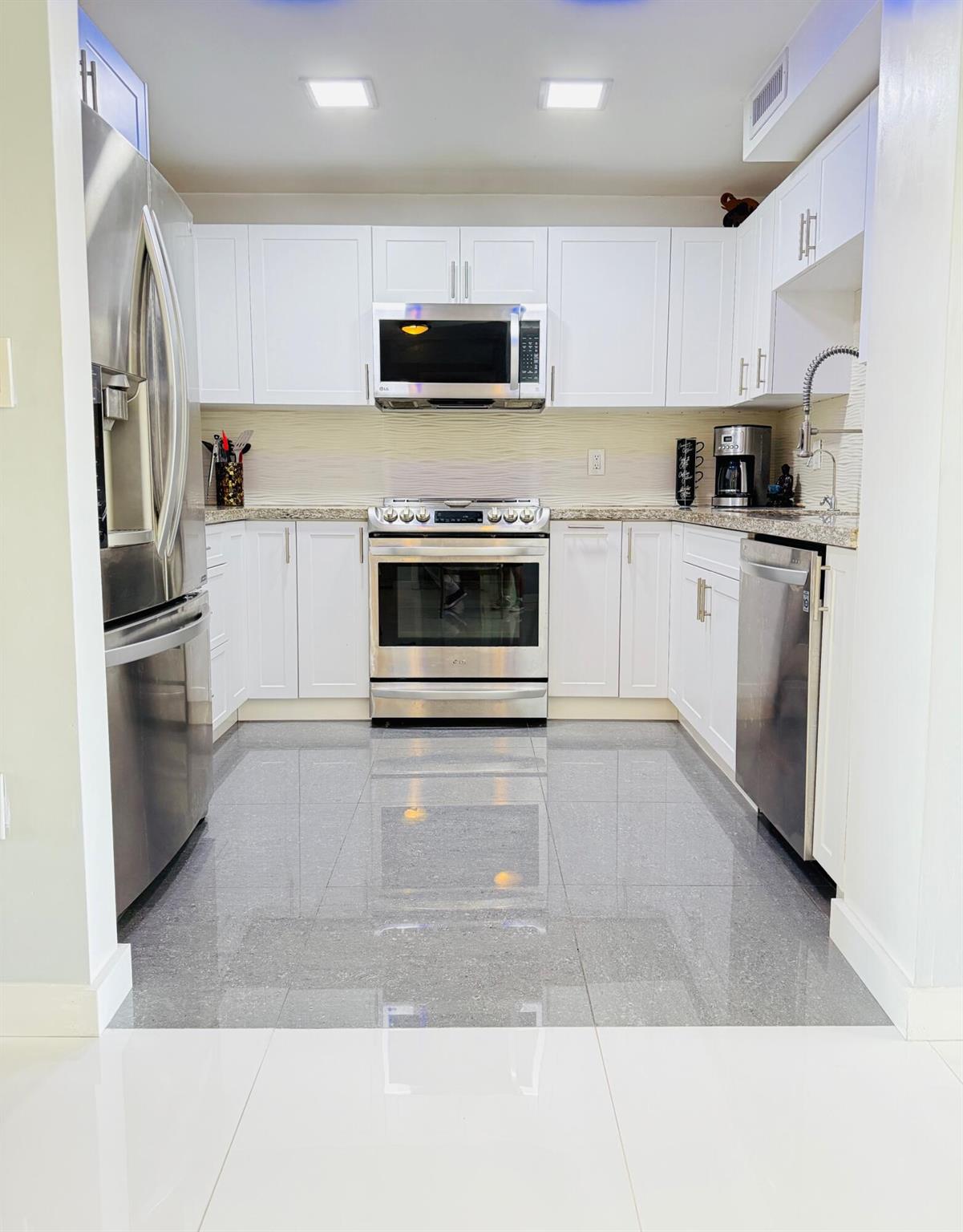 4164 Inverrary Drive 404