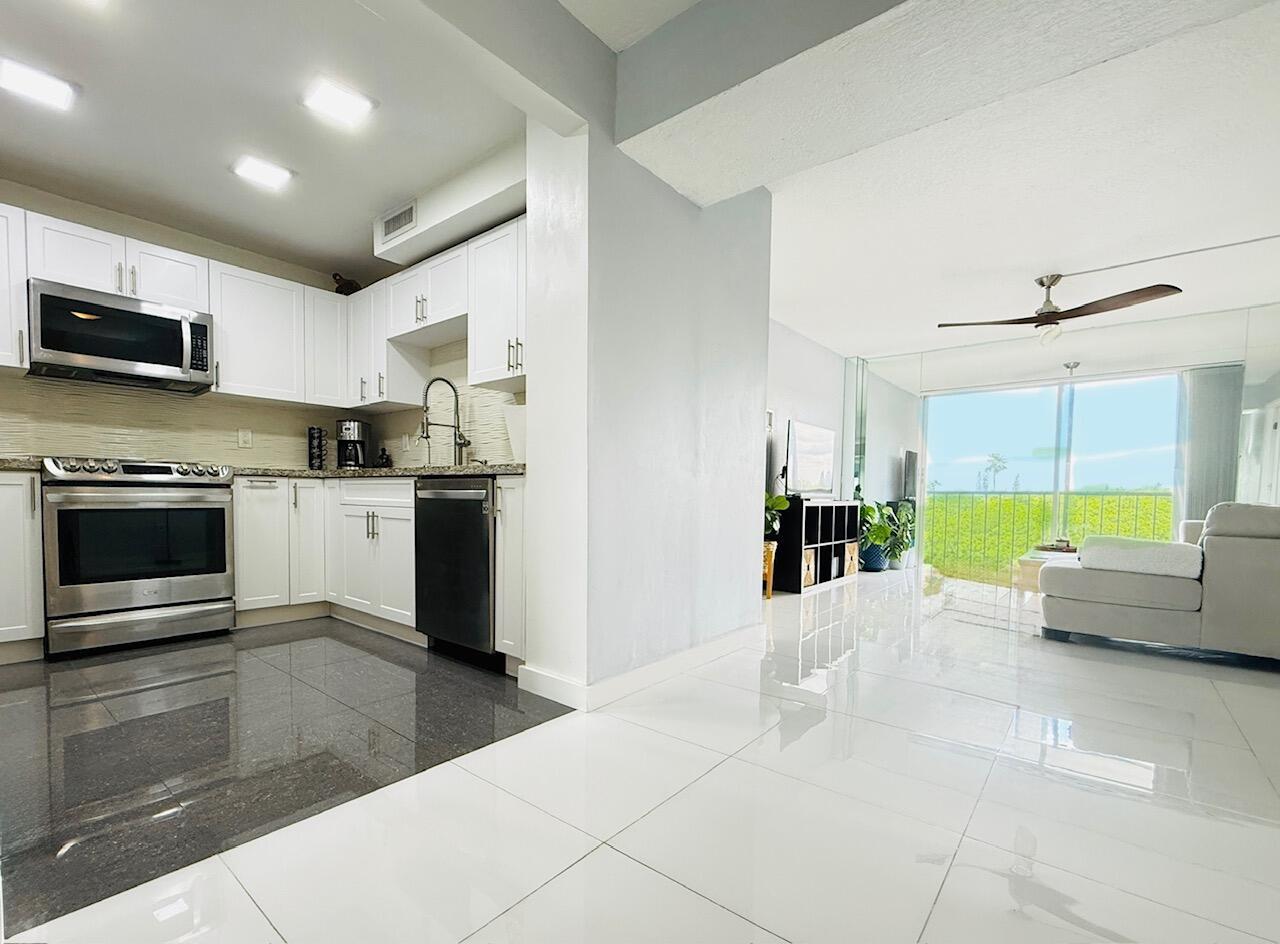 BEAT THIS PRICE! IT'S A GREAT TIME TO PURCHASE A CONDO THAT'S TURNKEY, AND REMODELED BEAUTIFULLY. THIS SPACIOUS 2/2 CONDO BUILDING HAS A NEW ROOF AND THE 40 YR RESTORATIONS ARE BEHIND YOU! THE KITCHEN IS THE FOCAL POINT WITH A FULL REMODEL . GORGEOUS HIGH LUSTER PORCELAIN FLOORING TOO. SPANKING NEW JUST INSTALLED AC UNIT IN MAY 2025.