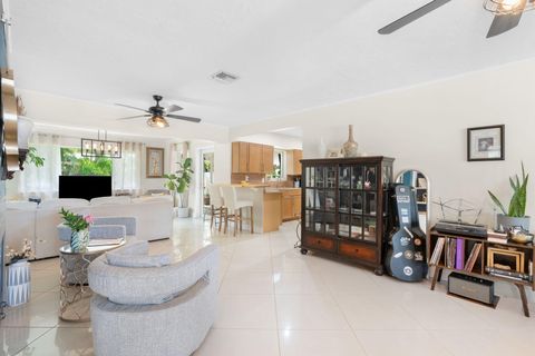 Tiny photo for 2601 NE 27th Way, Fort Lauderdale, FL 33306 (MLS # B26028617)