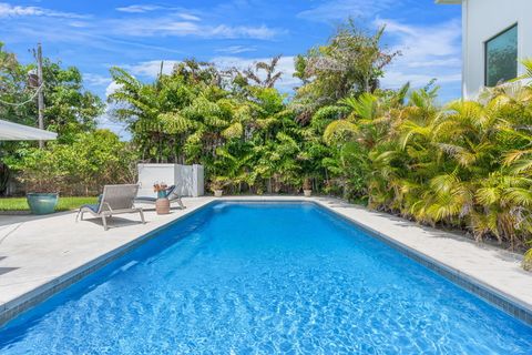 Tiny photo for 2601 NE 27th Way, Fort Lauderdale, FL 33306 (MLS # B26028617)