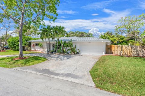 Tiny photo for 2601 NE 27th Way, Fort Lauderdale, FL 33306 (MLS # B26028617)