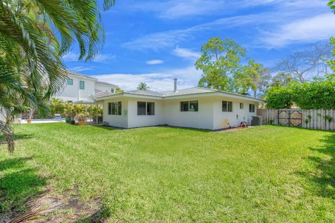 Tiny photo for 2601 NE 27th Way, Fort Lauderdale, FL 33306 (MLS # B26028617)