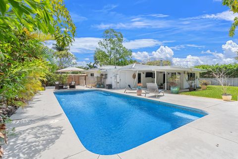 Tiny photo for 2601 NE 27th Way, Fort Lauderdale, FL 33306 (MLS # B26028617)