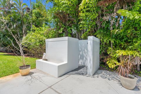 Tiny photo for 2601 NE 27th Way, Fort Lauderdale, FL 33306 (MLS # B26028617)