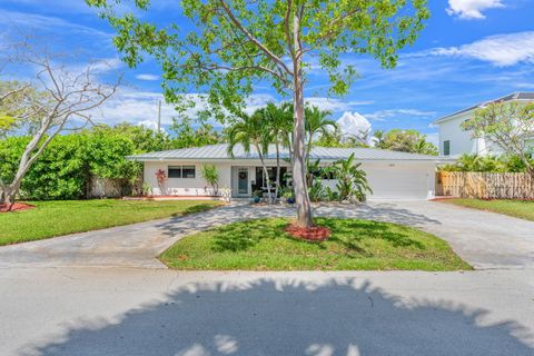 Tiny photo for 2601 NE 27th Way, Fort Lauderdale, FL 33306 (MLS # B26028617)