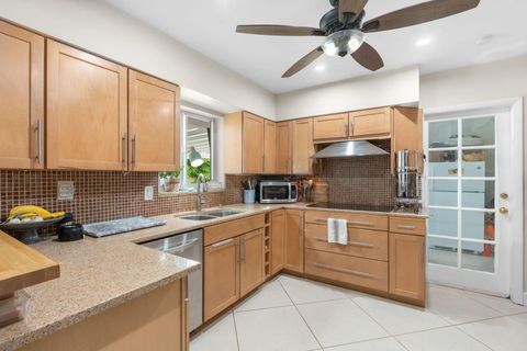 Tiny photo for 2601 NE 27th Way, Fort Lauderdale, FL 33306 (MLS # B26028617)