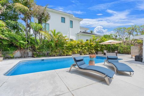 Tiny photo for 2601 NE 27th Way, Fort Lauderdale, FL 33306 (MLS # B26028617)