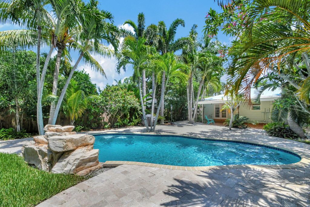 Photo of 113 George Bush Boulevard, Delray Beach, FL 33444 (MLS # R11002864)