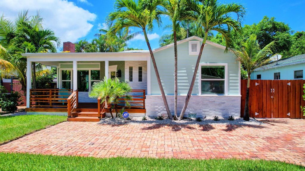 Photo of 113 George Bush Boulevard, Delray Beach, FL 33444 (MLS # R11002864)